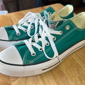 Women’s converse All Star, size 9
